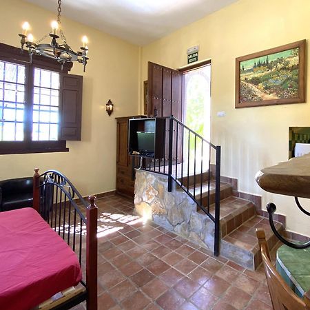 Castle Tower Apartment In Rural Holiday Park 'Bernard' Tolox Kültér fotó