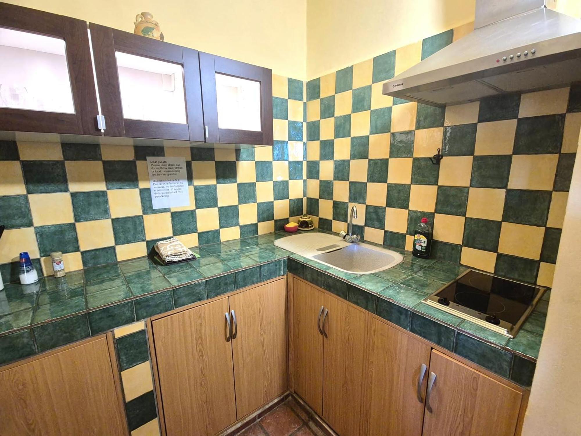 Castle Tower Apartment In Rural Holiday Park 'Bernard' Tolox Kültér fotó