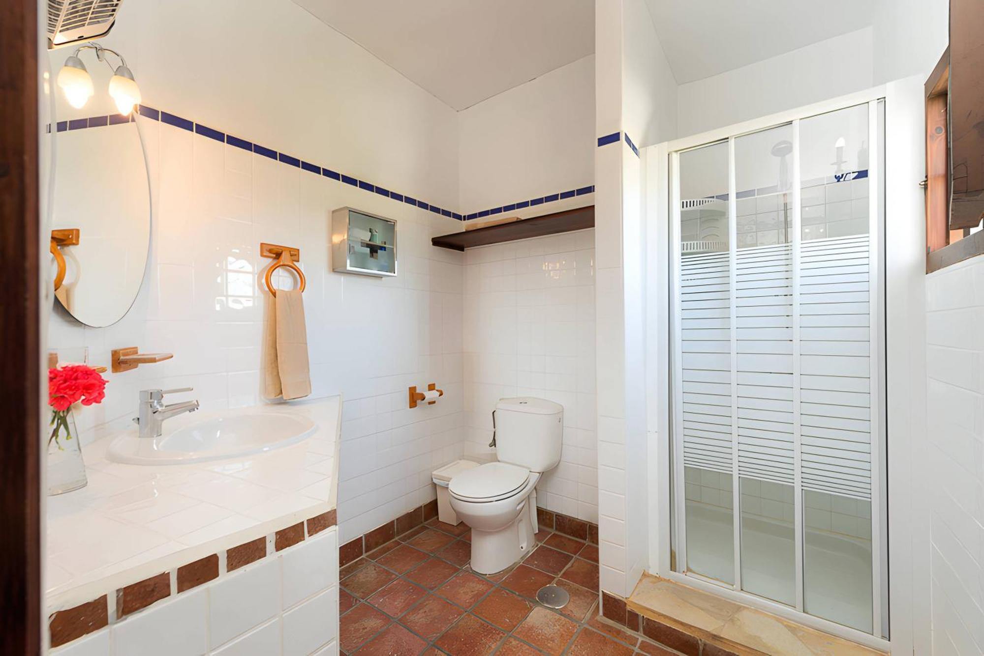 Castle Tower Apartment In Rural Holiday Park 'Bernard' Tolox Kültér fotó