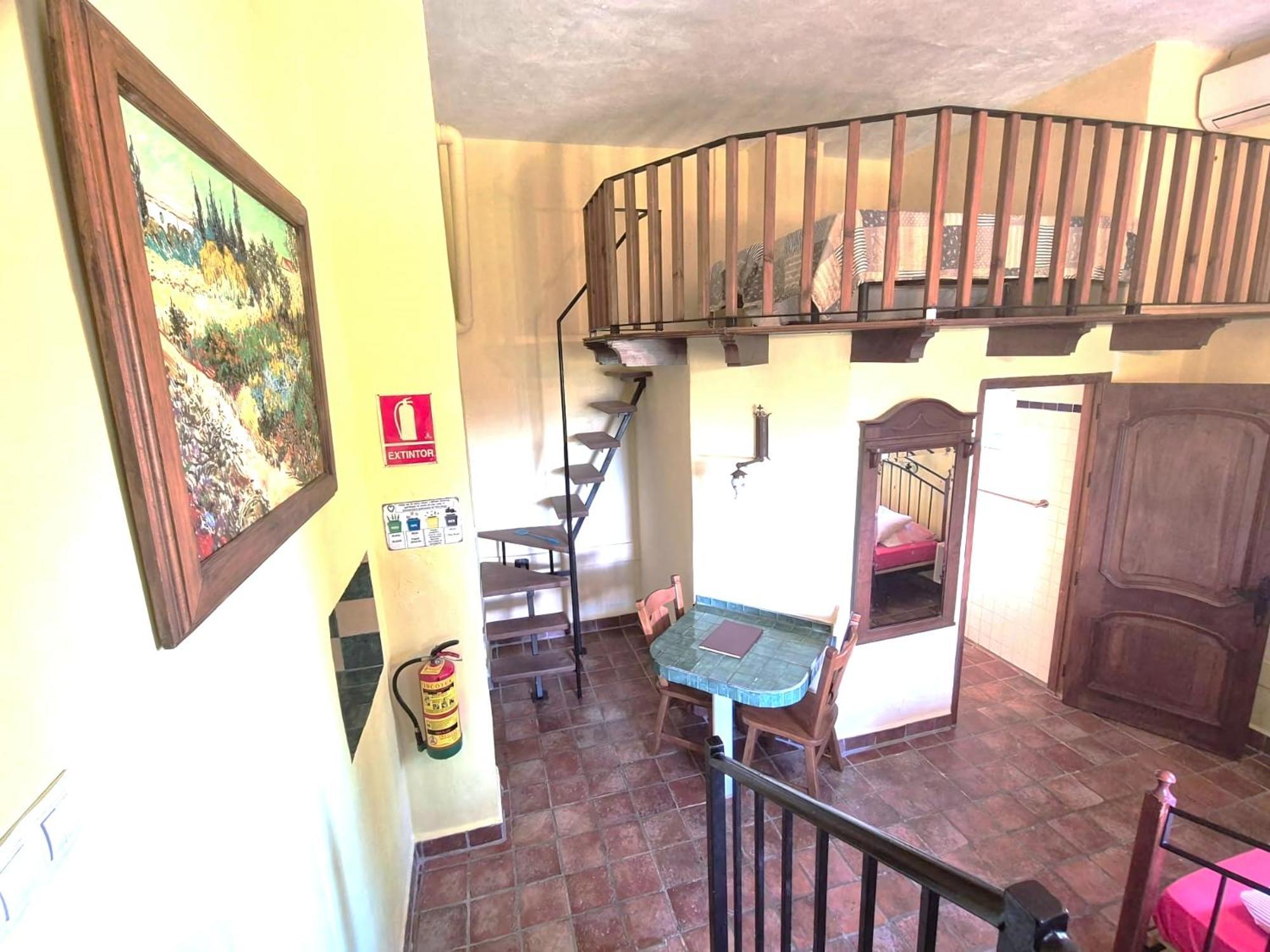 Castle Tower Apartment In Rural Holiday Park 'Bernard' Tolox Kültér fotó