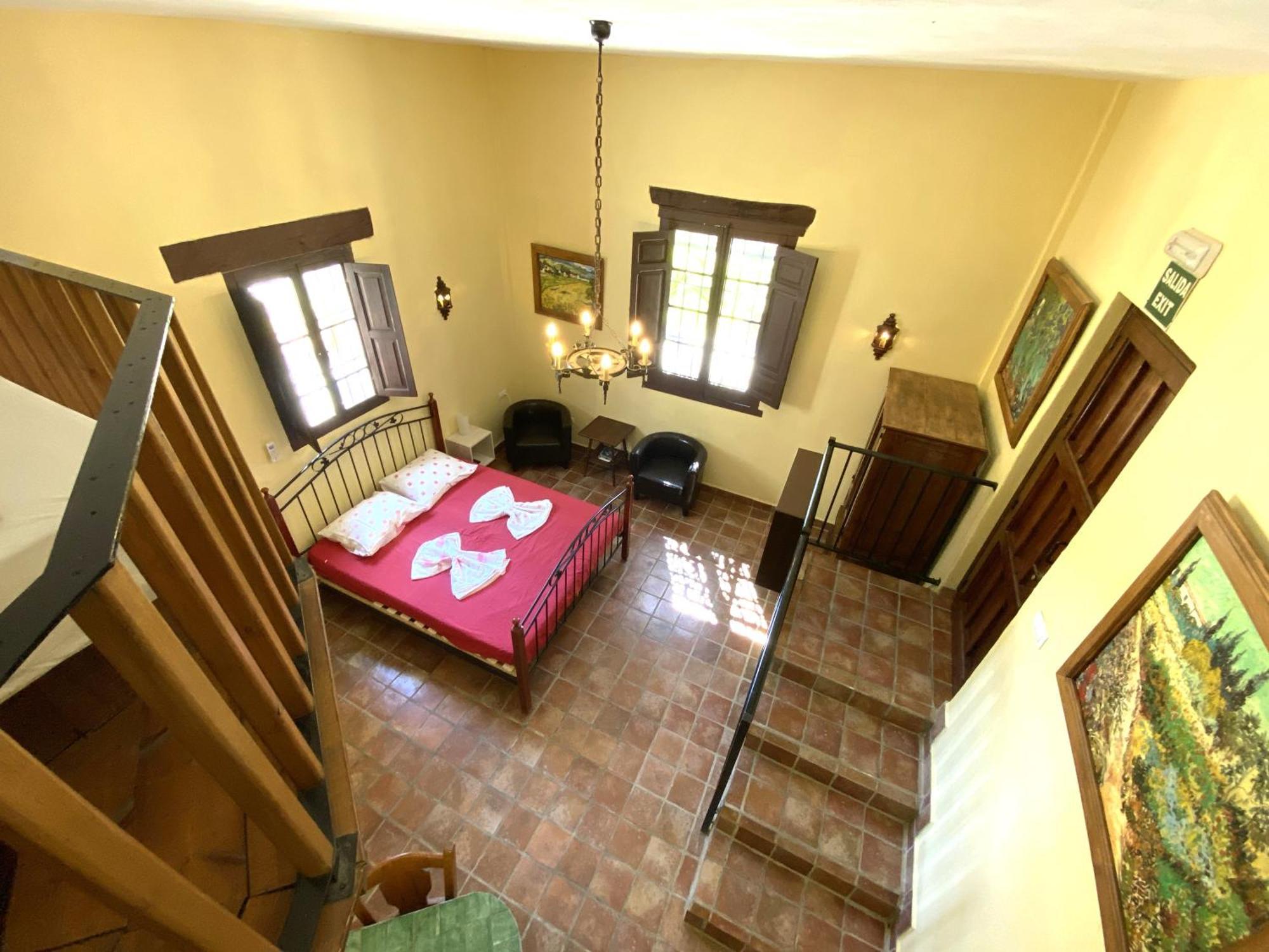 Castle Tower Apartment In Rural Holiday Park 'Bernard' Tolox Kültér fotó