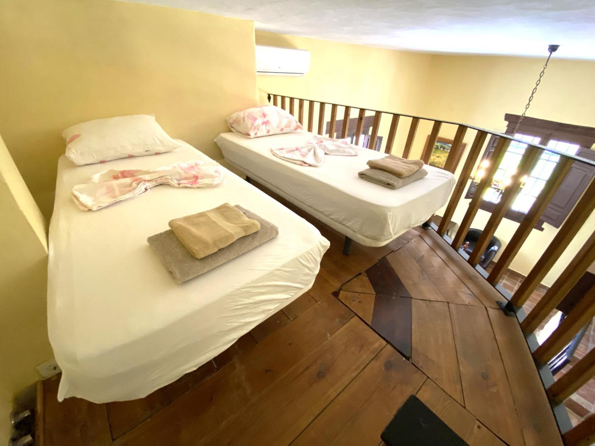 Castle Tower Apartment In Rural Holiday Park 'Bernard' Tolox Kültér fotó